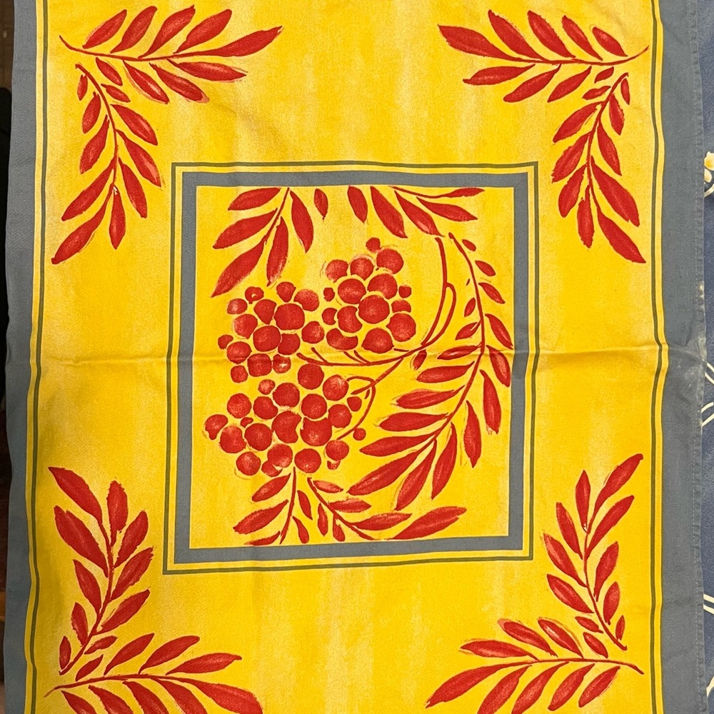 Vintage Beauville’ French Tablecloth + 4 Monasque Napkins